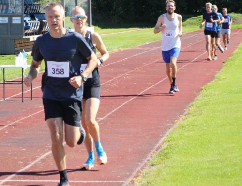 20 hyggede sig med 5000 og 10000 m på Fevik stadion